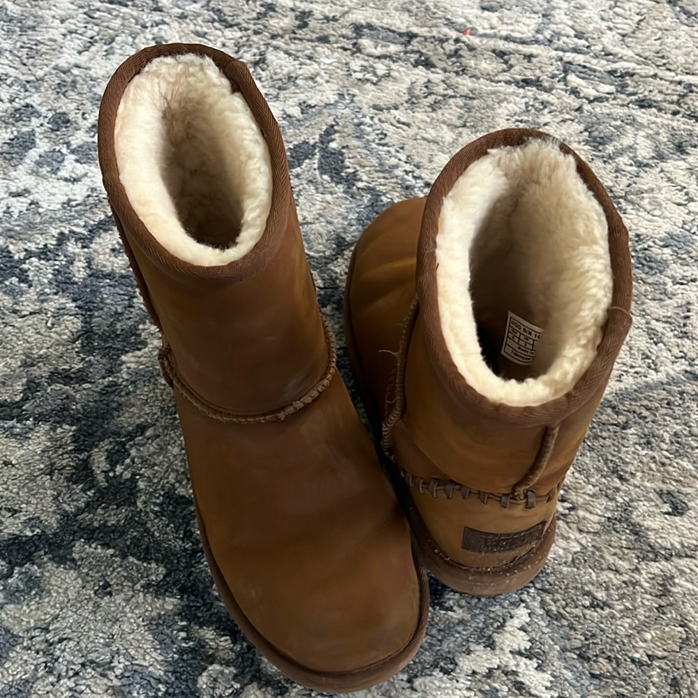 Womens/Kids Ugg Boots - Size 4